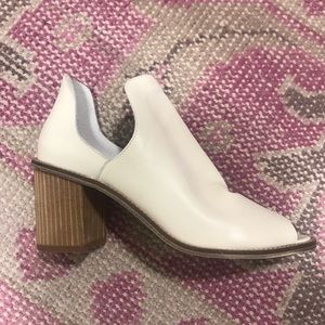 BRAND NEW Chinese Laundry White Booties